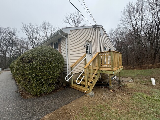 Primary Photo - 9 White Oak Rd
