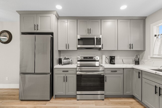 Building Photo - 5630 NE Everett St