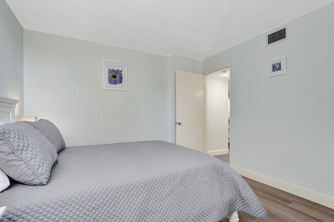 Building Photo - 955 Dotterel Rd