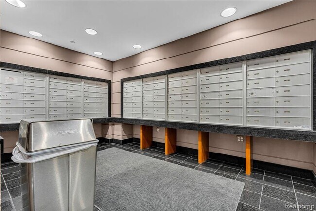 Building Photo - 411 S Old Woodward Ave