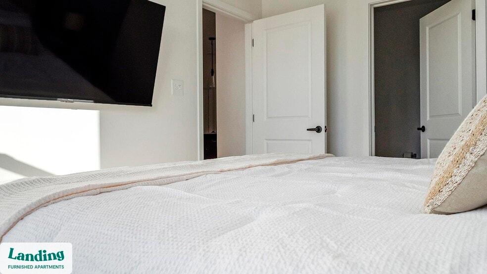 Building Photo - 650 N Main St