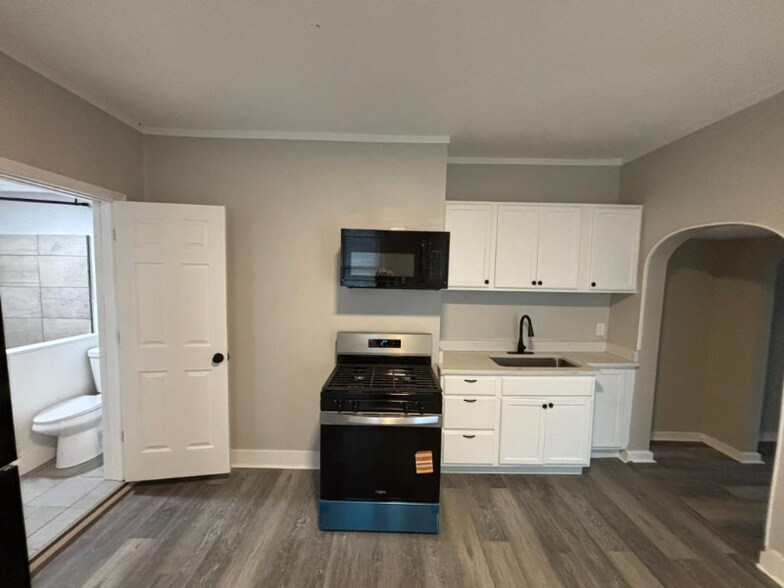 Building Photo - 631 Melwood Ave