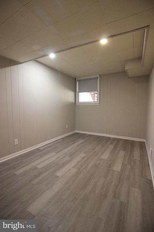 Building Photo - 102 Yeonas Dr SE