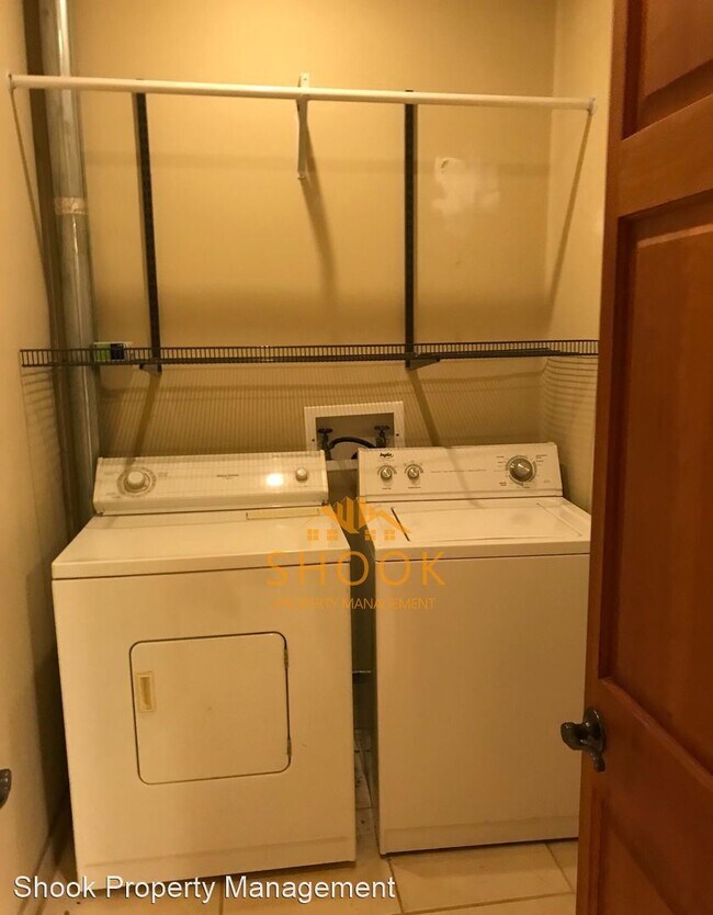 Building Photo - 2 br, 1.5 bath House - 519 Owen St #11