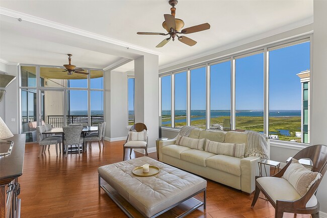 Building Photo - 801 E Beach Dr