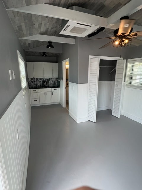 Building Photo - 231 E Madeira Ave