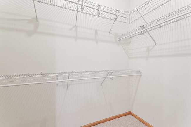 Building Photo - 9621 Shadow Wood Dr