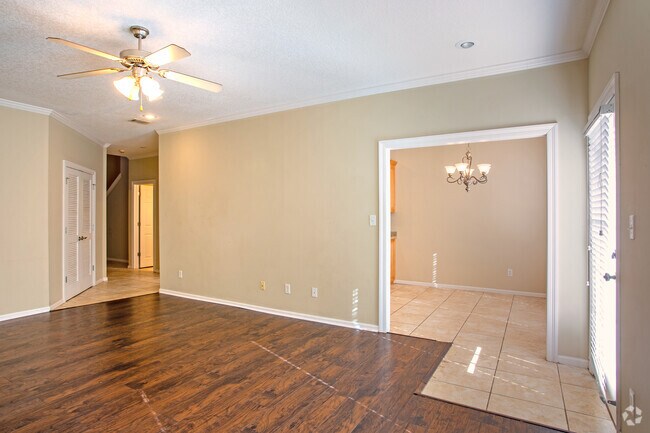 Suite 1720A, 3BR, 3.5BA Living Rm. - HeatherGlenn