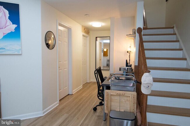 Building Photo - 611 Wind Ridge Dr