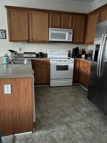 Building Photo - Room in Townhome on Derby Ct