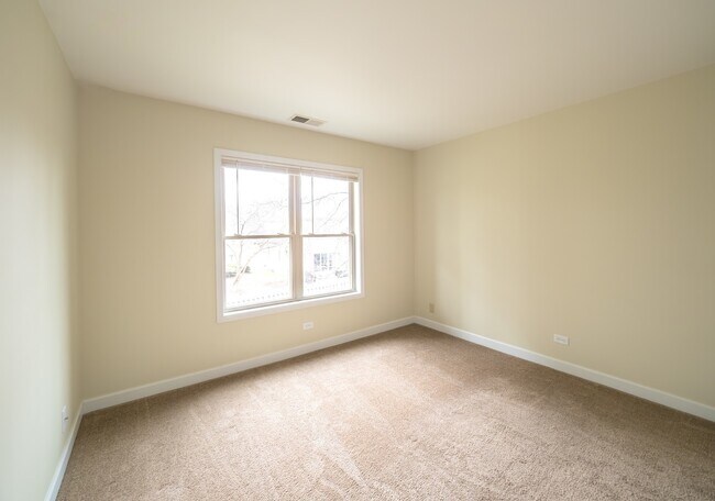 Building Photo - 213 Glengarry Dr