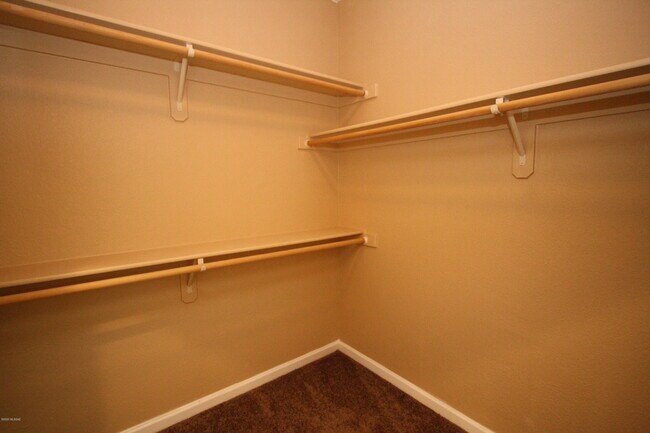 Building Photo - 6655 N Canyon Crest Dr