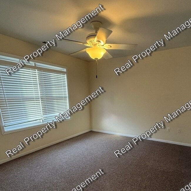 Building Photo - 2 Bedroom Condo