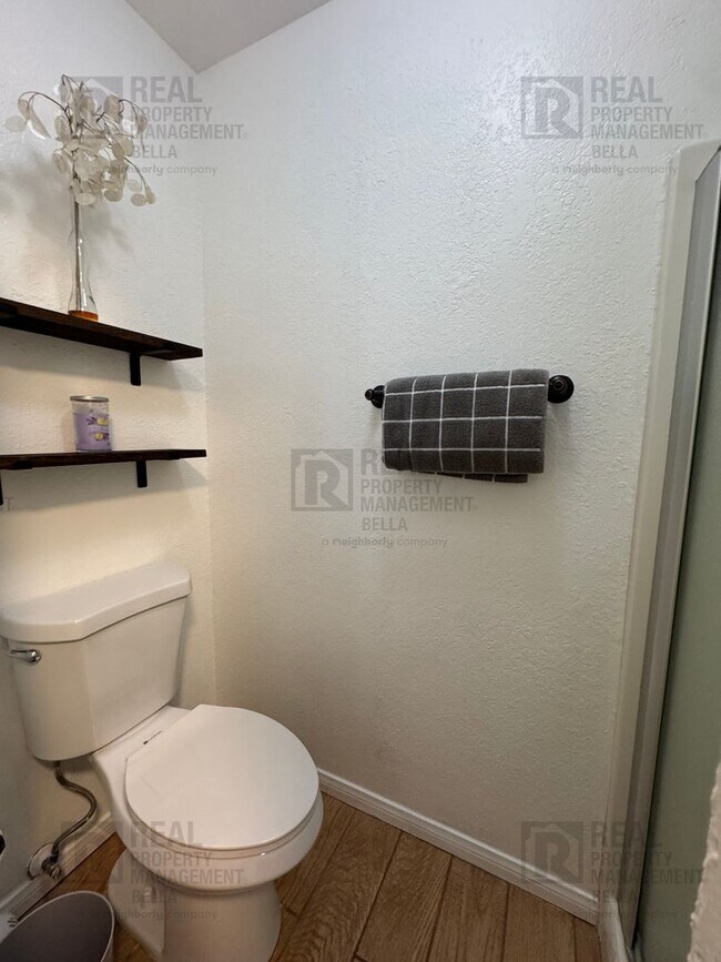 Building Photo - 24311 Canyon Lake Dr N