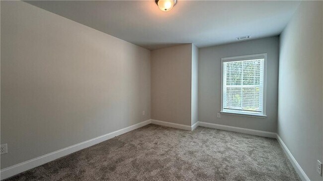 Building Photo - 3235 Cherry Dr