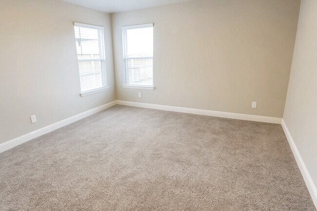 Building Photo - 292 Sunnyside Dr