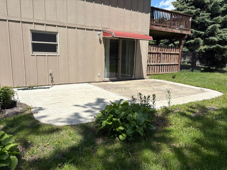 Patio - 2033 Greenwood Dr