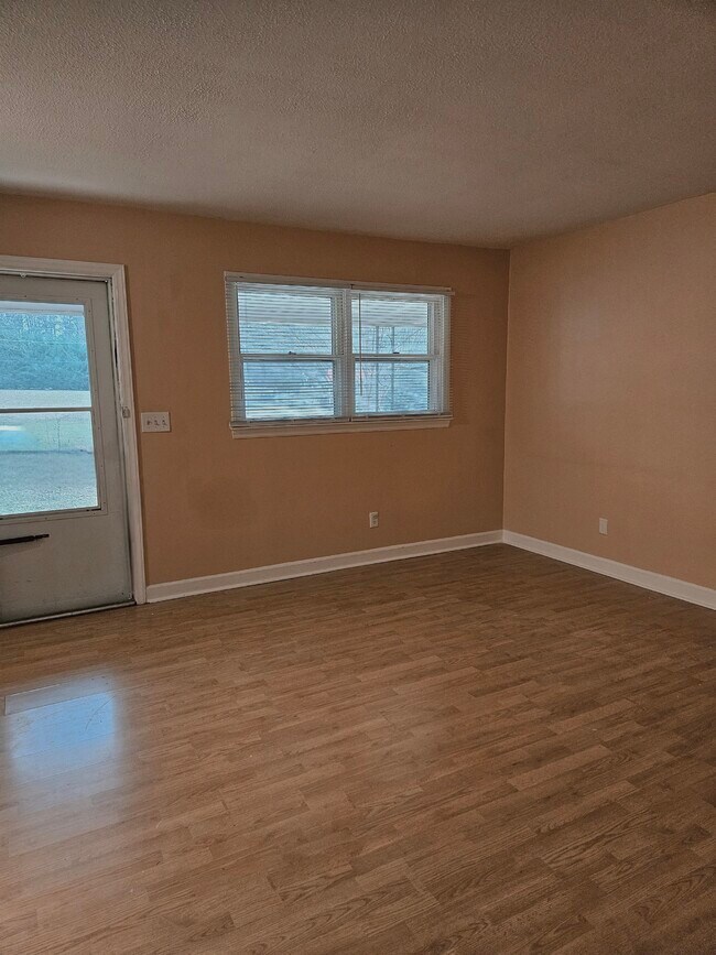 Building Photo - 4713 Evelyn Rd NW