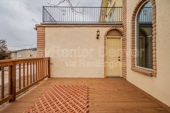 Building Photo - 990 Beech St