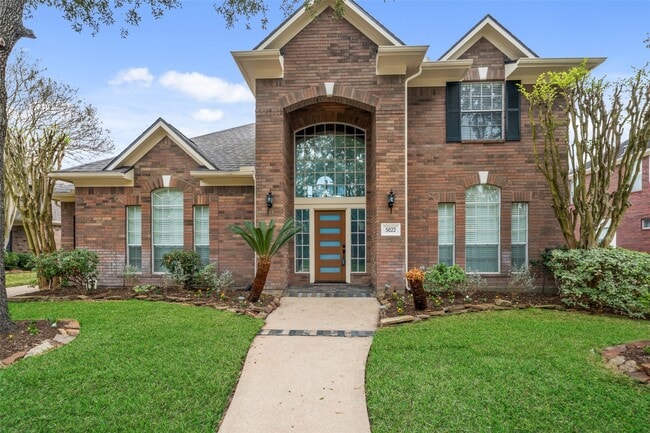 Building Photo - 5622 Lake Pl Dr