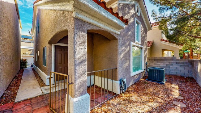 Building Photo - "Charming Las Vegas Retreat: 2-Bed Oasis o...