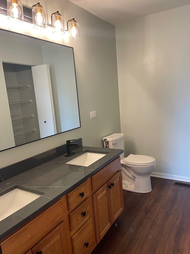 Building Photo - 1665 S Candlestick Way