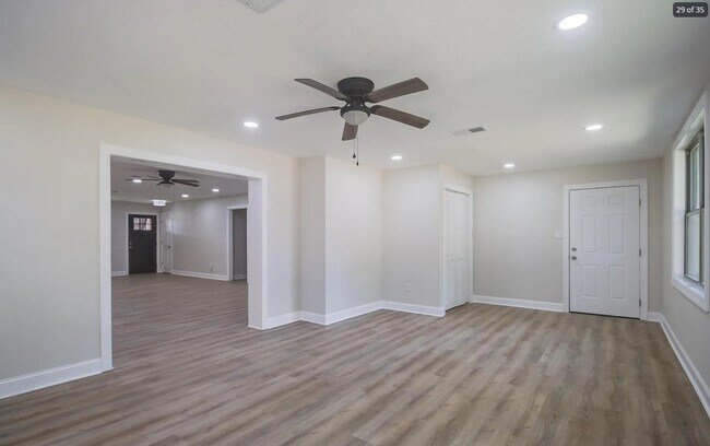 Building Photo - Westview