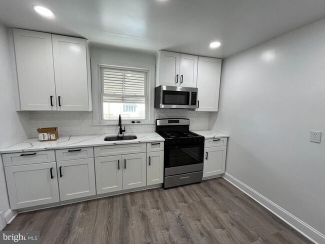 Building Photo - 1113 E Hunting Park Ave