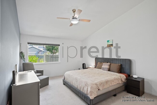 Building Photo - 652 St Ives Ct