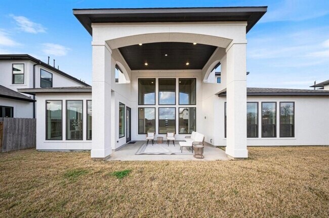 Building Photo - 9018 Orchard Cv