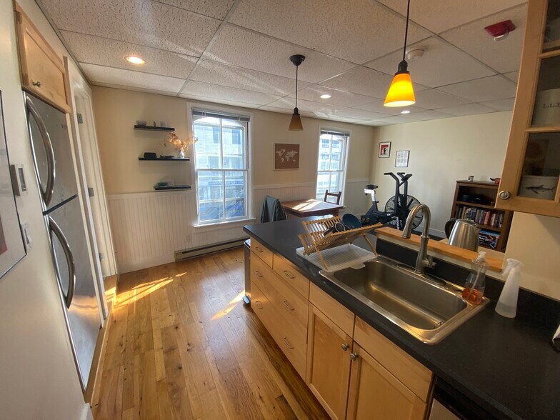 Building Photo - 38 W Main St