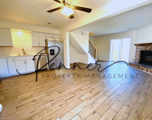 Building Photo - 449 NE Churchill St