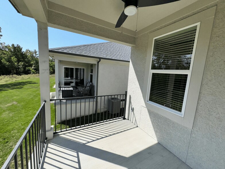 Building Photo - 1424 SW Winthrop Dr