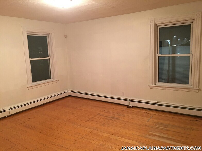 Building Photo - 339 Centre St