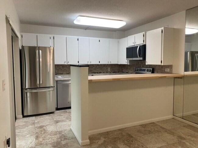 Building Photo - 1607 16th Ln