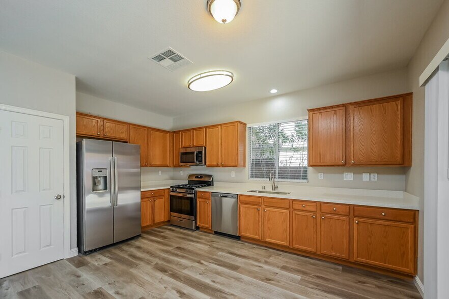 Building Photo - 7018 Salt Marsh Ct