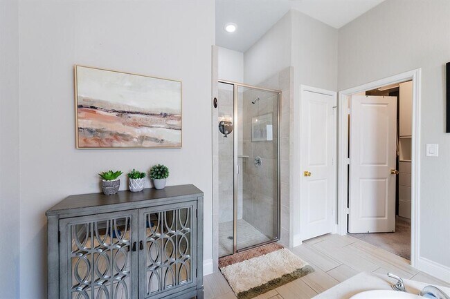 Building Photo - 104 Indian Paintbrush Trl