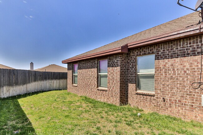 Building Photo - Cute Duplex in South Lubbock