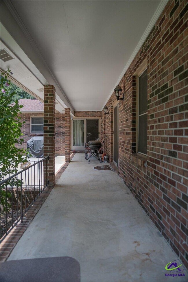 Building Photo - 413 Granada Terrace