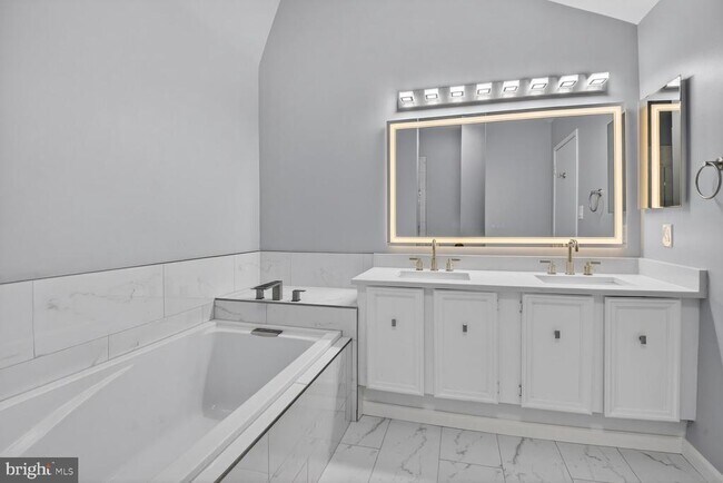 Building Photo - 10949 Whiterim Dr