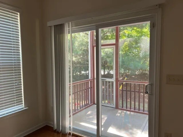 Building Photo - 2401 Memory Ridge Dr