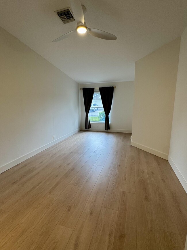 Building Photo - 64 Paxford Ln