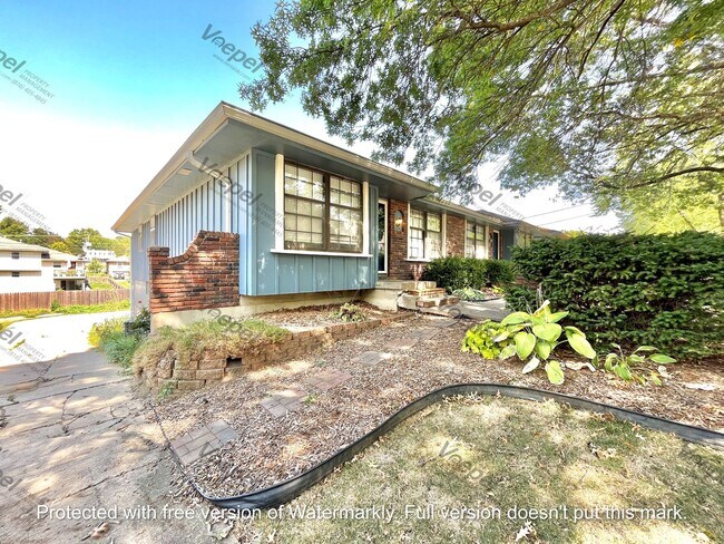Building Photo - COMING SOON! 3 Bedroom 1.5 Bath in Blue Sp...