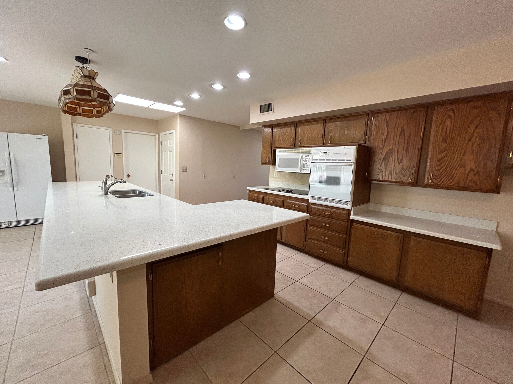 Building Photo - 10615 W Cheryl Dr