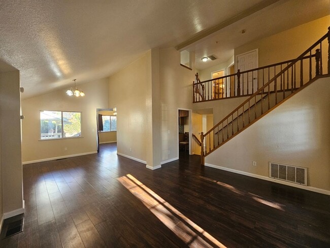 Building Photo - Large 4 bedroom two story in east Modesto!