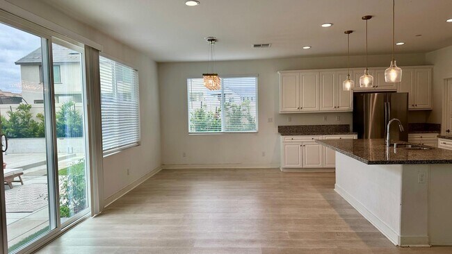 Building Photo - 24814 Woodley Cir