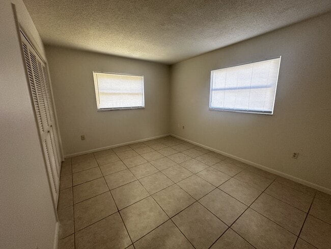 Building Photo - 3 Spring Loop