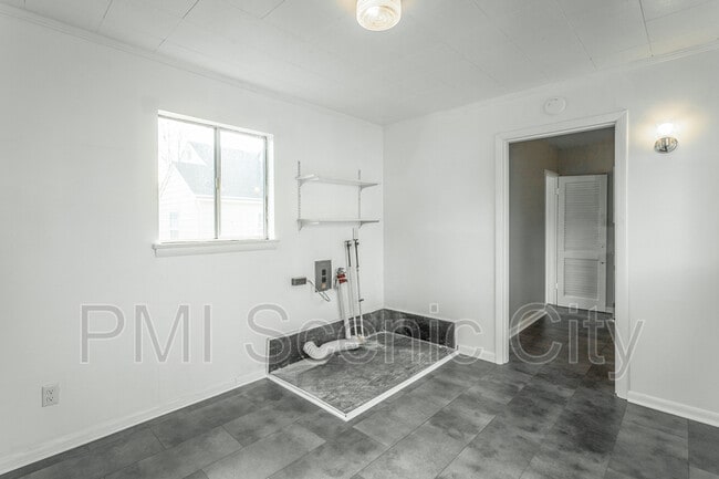 Building Photo - 210 Chickamauga Rd