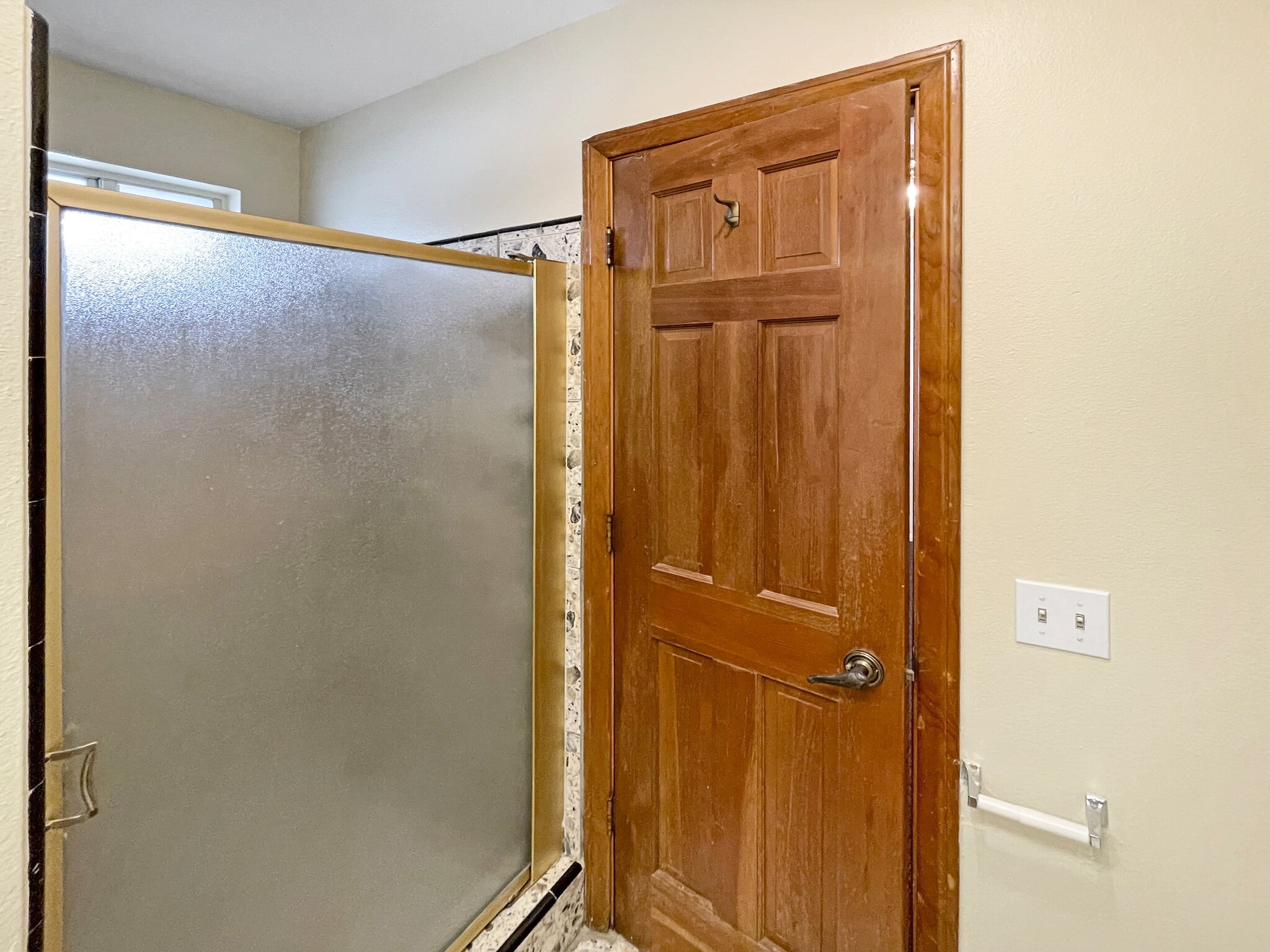 Building Photo - 379 N Mentor Ave