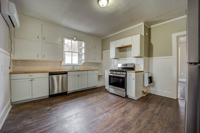 Primary Photo - Freshly Updated 4 Bedroom Home
